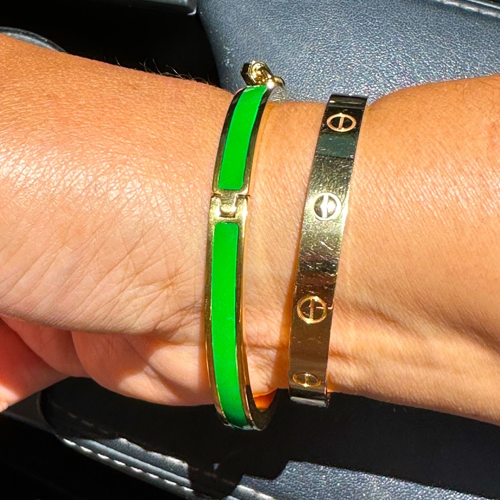 NWOT KATE SPADE ♠️ NEW YORK lock 🔒 and spade ♠️ charm bangle bracelet GREEN - Picture 2 of 8